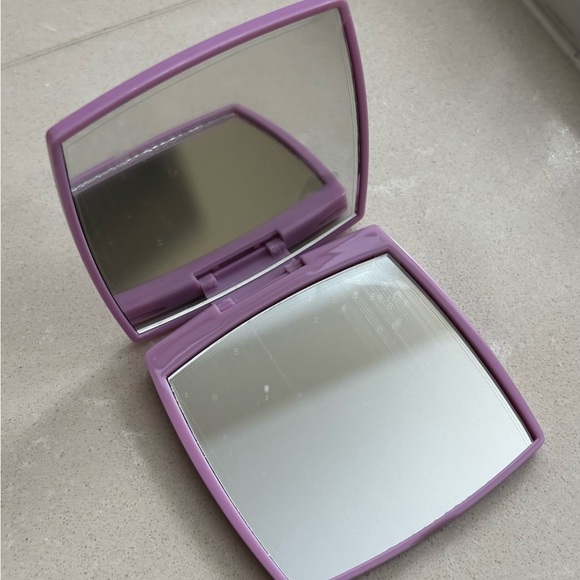 Chanel Duo Compact Mirror - Limited Edition NIB - Picture 3 of 9